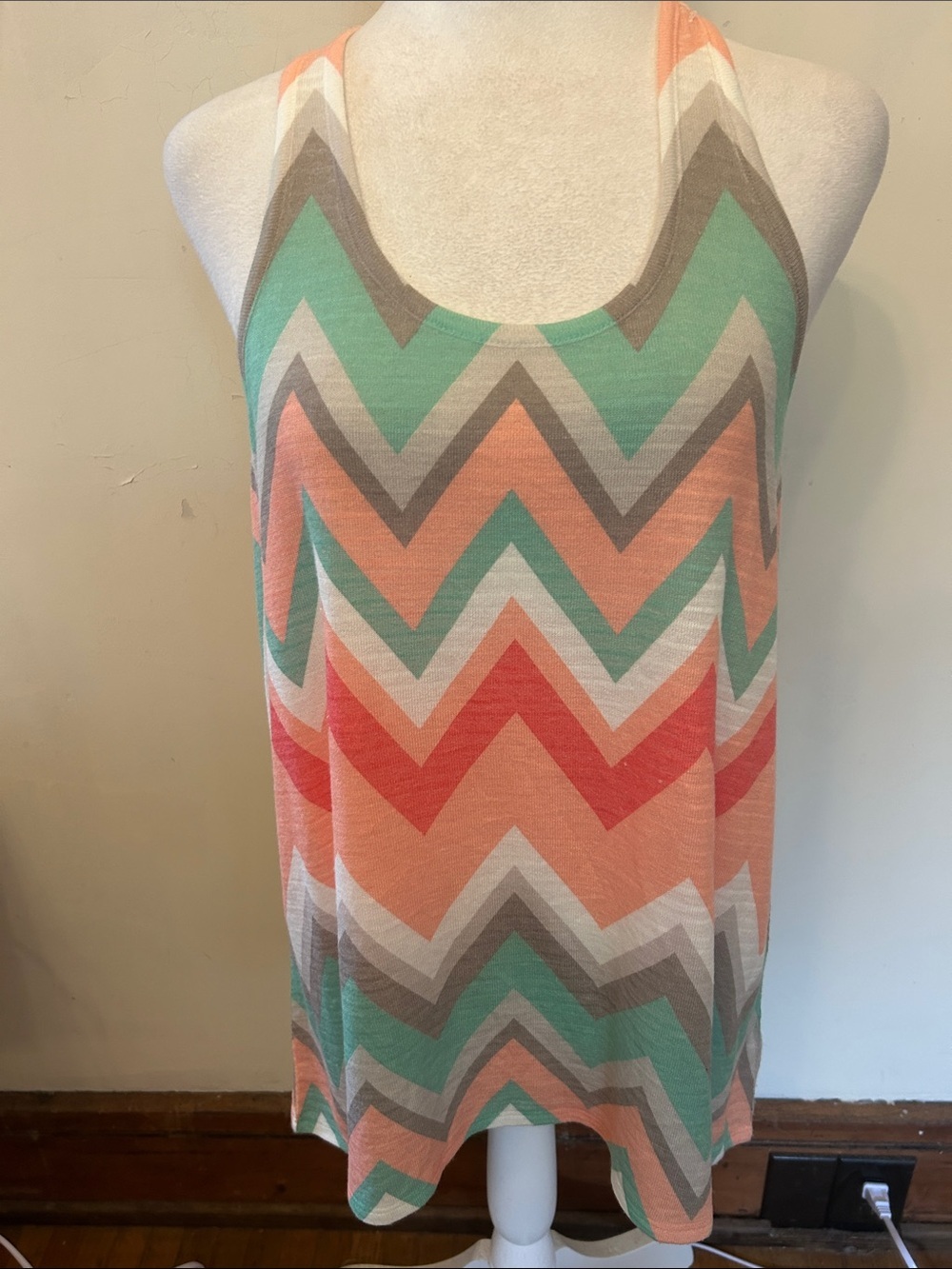 Enti Glamour Chevron Tank Top - Peach, Mint & Coral Size L EUC